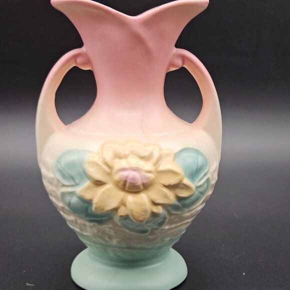 Hull Art Pottery 1949-50 Water Lily Vase L2 5-1/2 Embossed Floral Matte Finish - Picture 1 of 11